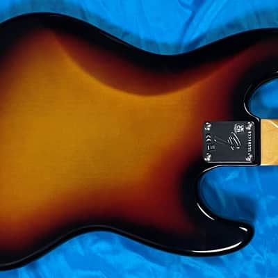 Fender AM. Vintage II '66 Jazz LEFTY, 3 Tone Sunburst w/ Rosewood image 5