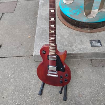 ✨ FOR SALE: 2008 Gibson Les Paul Studio – Faded Cherry (Original Owner) ✨ image 2