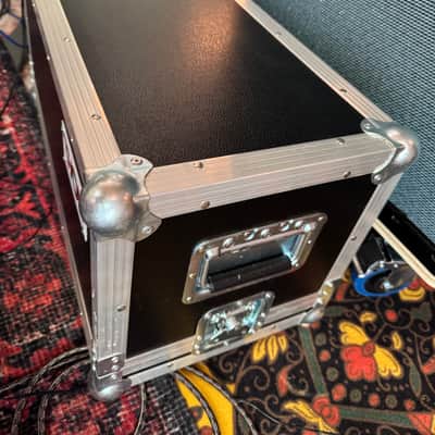 AMPEG BASS RIG: Ampeg V-4B 100-watt Tube Bass Head + Ampeg SVT-212AV closed-back bass Cabinet + THON flight case (for the amp head) 2024 - black with classic silver mesh grill image 11