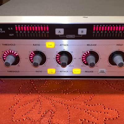 Mackie QUAD Comp/Gate 4-ch. Rack Mount Digital Compressor/Gate image 3