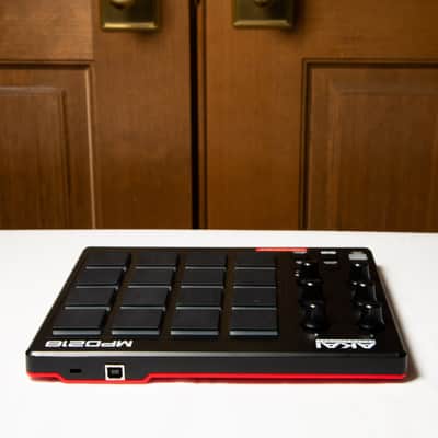 Akai MPD218 Drum Pad Controller--Excellent! image 3