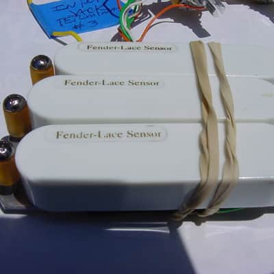 Fender Buddy Guy  Gold Lace Sensor  Pickup System White / Gold image 3
