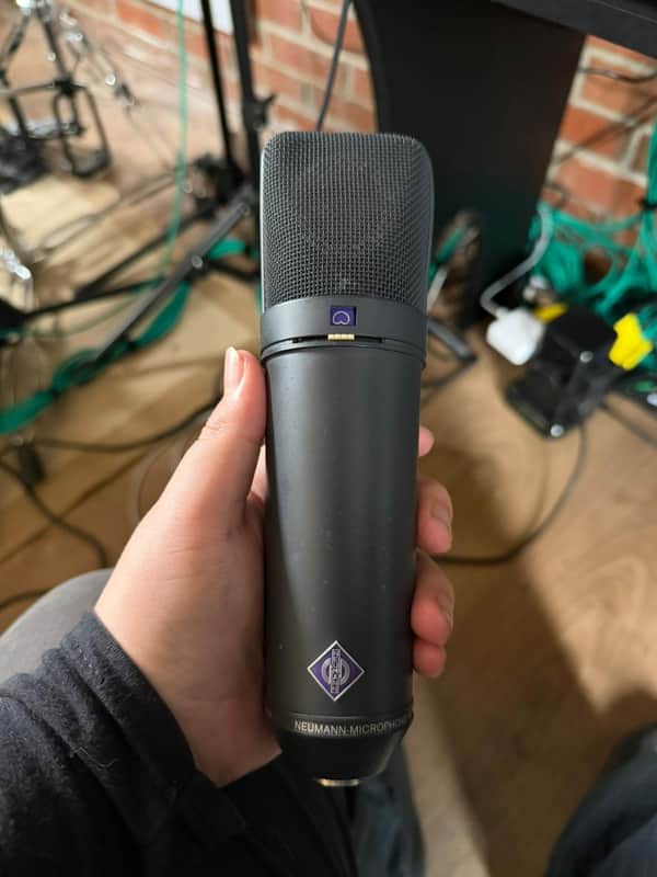 Neumann U 87 Ai mt Large Diaphragm Multipattern Condenser Microphone