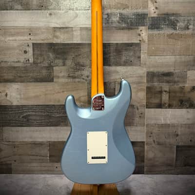 Fender American Ultra Luxe Vintage '60s Stratocaster Rosewood Fingerboard - Ice Blue Metallic image 5
