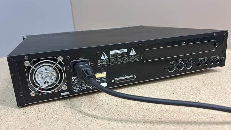 Yamaha A4000 Professional Rack Sampler Silver – Classic 16-Bit