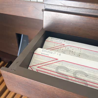 Allen Organ w/ Allen Speakers, 32-Note Pedalboard & Bench! Excellent image 3