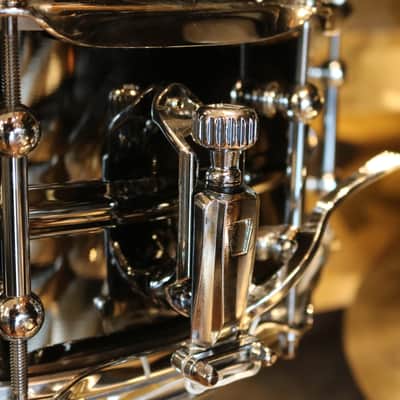 Ludwig 5.5X14 Universal Brass Snare Drum With Triple Flanged Chrome Hoops image 5