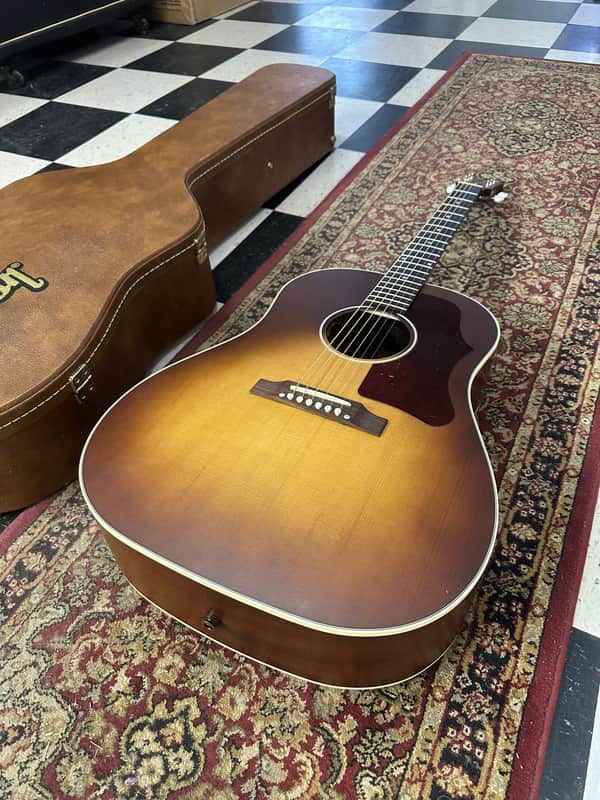 Gibson J-45 '50s Faded 2022 - Present - Faded Sunburst image 1