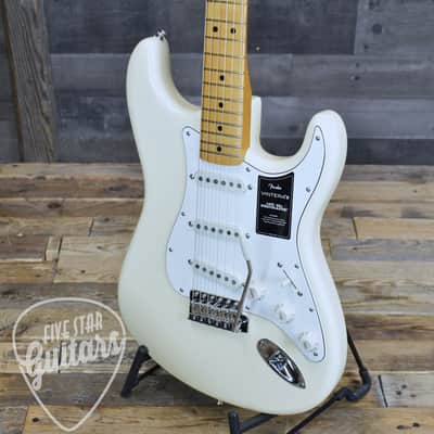 Mint Fender Vintera III Late 60s Stratocaster - Olympic White with Gigbag image 11