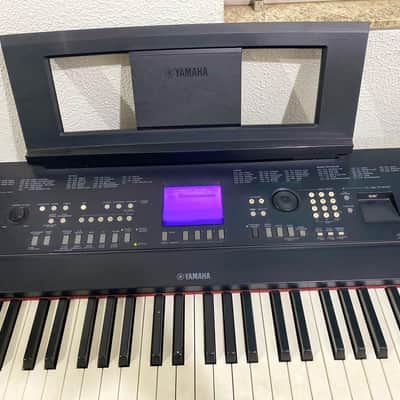 Yamaha DGX-650 2010s - Black