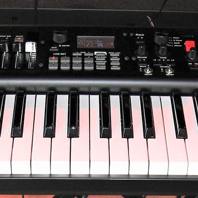 Yamaha YC61 61-Key Stage Keyboard - Black image 2