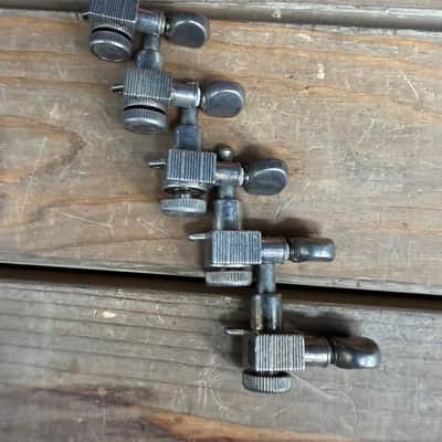 Real Life Relics Kluson 6 In Line Bass Side Revolution Series Locking D-Mount Mini Tuning Machines NICKEL KRDL-6B-NMO image 3