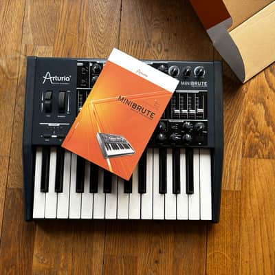 Arturia MiniBrute 25-Key Synthesizer 2012 - 2018 - Black image 11