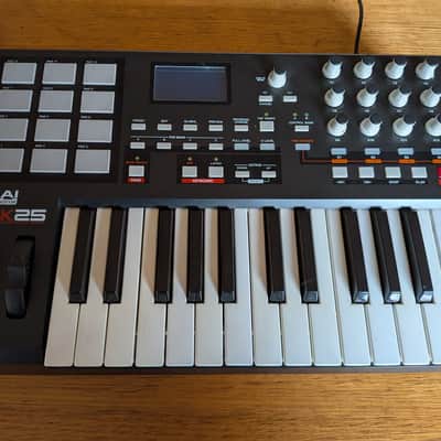 Akai MPK25 2012 - Black