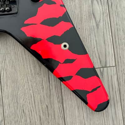 Hamer Vector Flying V 1985 - Red and Black Zulu Bengal Tiger Finish Electric GUI image 6