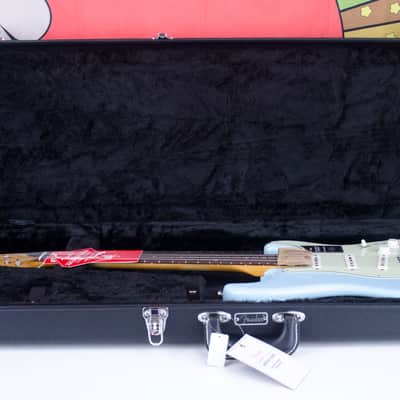 Fender Limited Edition Vintera® II Road Worn® '60s Stratocaster®, Rosewood Fingerboard, Sonic Blue image 10