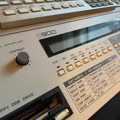 Akai S900 MIDI Digital Sampler
