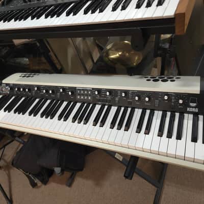 Korg SV2-73SP Stage Vintage Digital Piano with Speakers 2019 - Present - Creme with White / Black Keys - Local Pickup Only