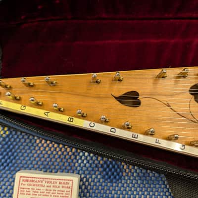 Triangular Bowed Psaltery - Rose image 2
