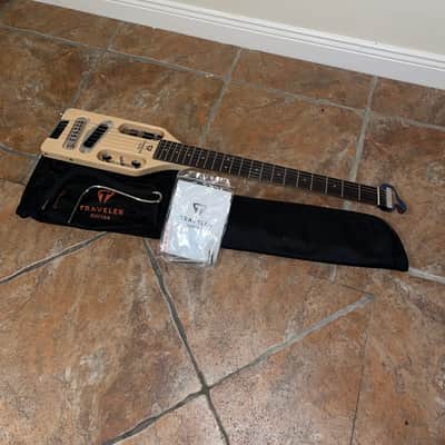 Traveler Ultra-Light Electric Travel Guitar 2010s - Natural image 2