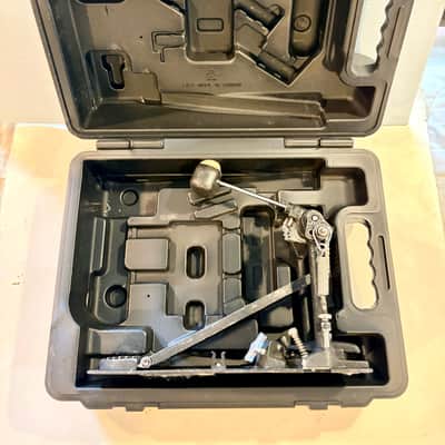 DW 3000 Series Single Bass Drum Pedal DWCP3000 Dual Chain with Hard Case. Note: Case does not latch on. image 2