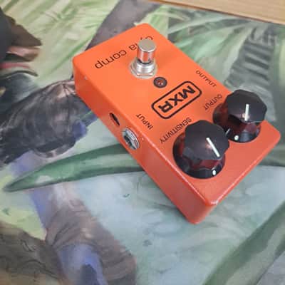 MXR M102 Dyna Comp 1995 - Present - Red image 4