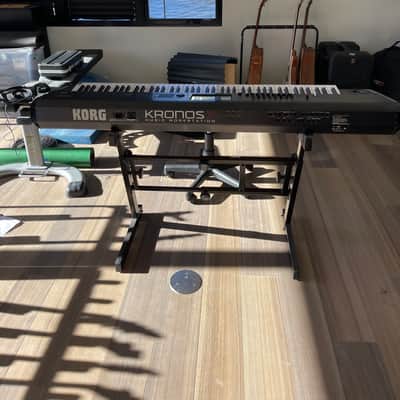 Korg Kronos X 88 music workstation  2014 Black image 1