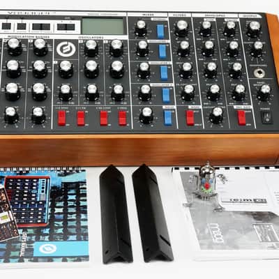 MOOG Voyager RME Analoger Synthesizer Rack + Holz + Wie Neu + OVP + Garantie image 14
