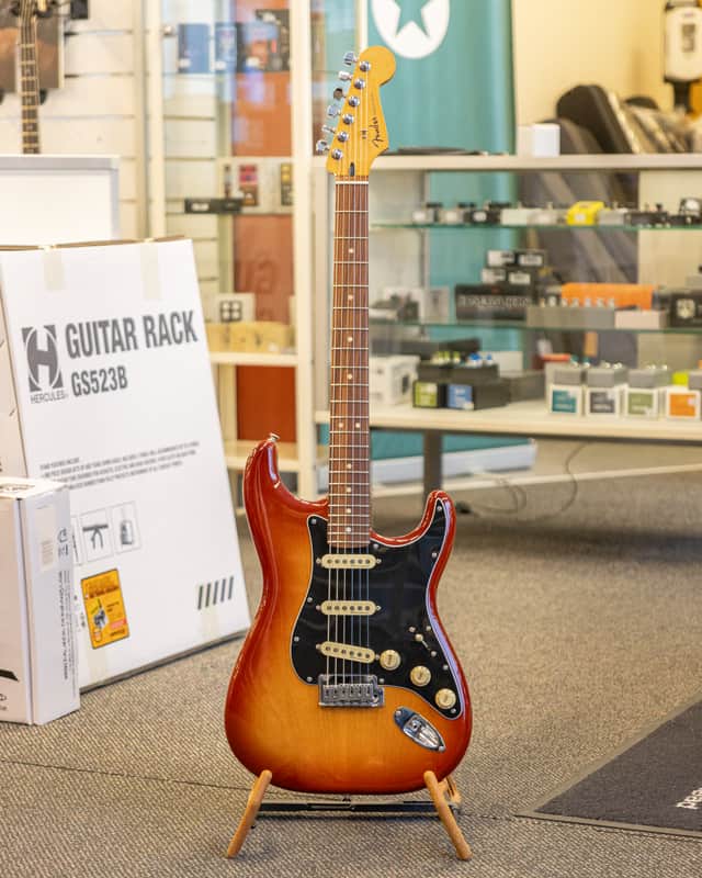 Fender Player Plus Stratocaster with Pau Ferro Fretboard 2023 - Present - Sienna Sunburst
