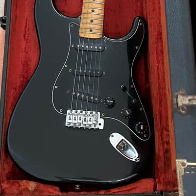 Fender Stratocaster with 3-Bolt Neck, Rosewood Fretboard 1977 - Black image 2