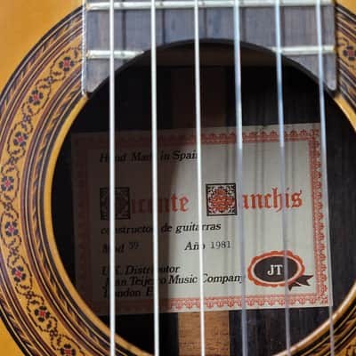 Vicente Sanchis Model 39 Classical Guitar With Case 1981 Cedar image 4