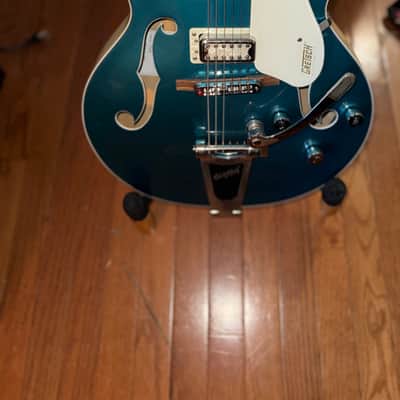 Gretsch G5410T Electromatic Tri-Five 2021 - Present - Two Tone Ocean Turquoise/Vintage White image 3