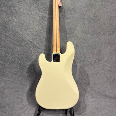 Squier Precision Bass silver series 1993-94 UNPLAYED image 8