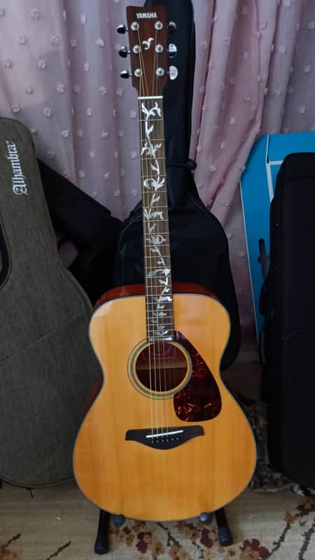 YAMAHA FS 700S SOLID SPRUCE TOP GUITAR image 1