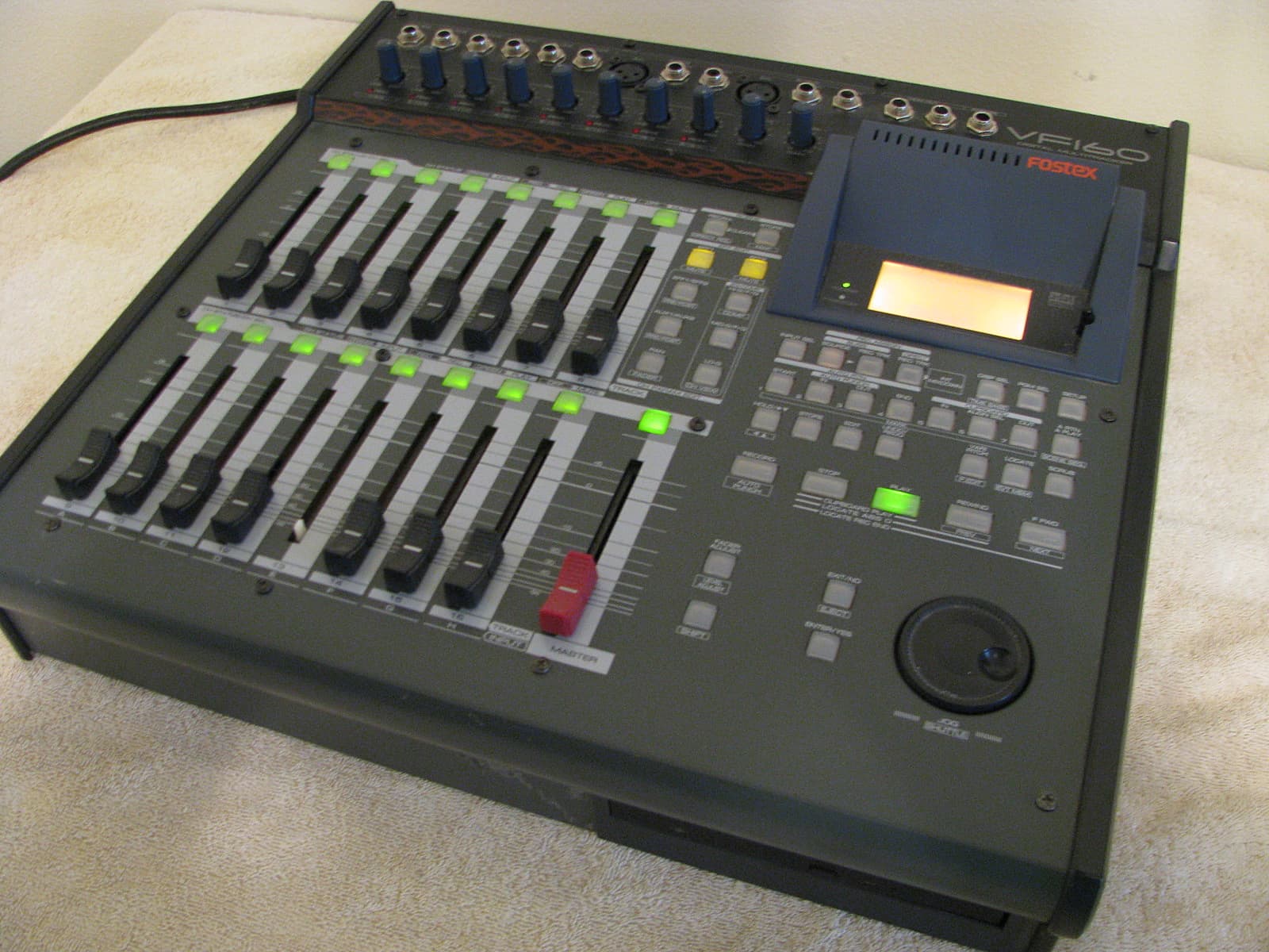 FOSTEX 16トラック デジタルマルチトラッカー VF-160 ケース付 Fostex VF-160 16 Track Digital Recorder with Internal CD Burner