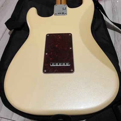 Fender Player Plus Stratocaster with Maple Fretboard 2021 - Present - Olympic Pearl image 8