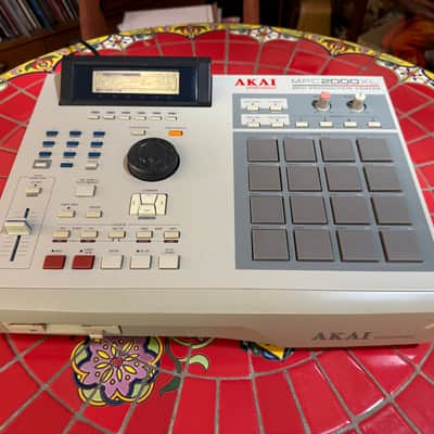 Akai MPC2000XL - EXCELLENT! New Pad Sensors!