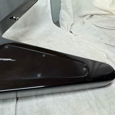 Gibson DSVE00EBCH1 '80s 1980s Flying V Guitar with Case 2023 - Ebony / Black image 22