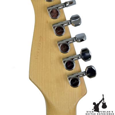 Godin Triumph Blue Sparkle image 7