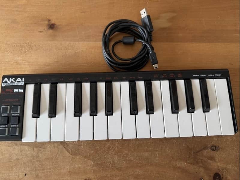Akai LPK25 2012 - Present - Black image 1