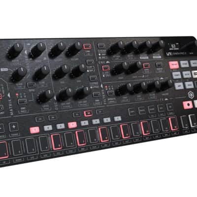 IK Multimedia - UNO Synth Pro X - Sintetizzatore analogico portatile image 3