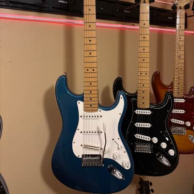 Fender American Standard Stratocaster with Maple Fretboard 1998 - 2000 - Aqua Marine Metallic image 4