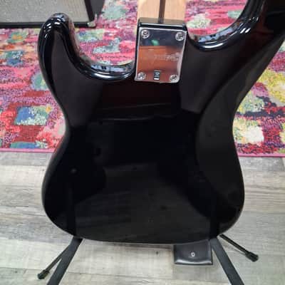 Squier Bullet Stratocaster HT with Laurel Fretboard 2018 - Present - Black image 8