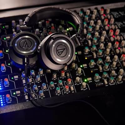 Audio-Technica ATH-AVC200 SonicPro Over-Ear Headphones image 4