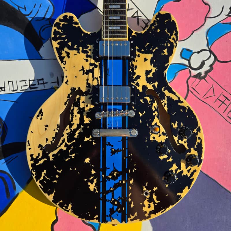 エピフォン　es335pro Epiphone ES-335 Traditional Pro Semi-Hollow Electric Guitar