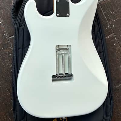 High Spirit Guitars Stray Hawk 2025 - White image 7