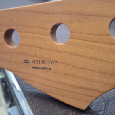 Fender 099-0702-920 Roasted Maple Jazz Bass Neck, 20-Fret 2010s - Maple image 4