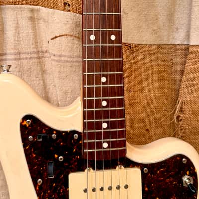 Fender MIJ Classic 60's Jazzmaster 2015 - Vintage White image 5