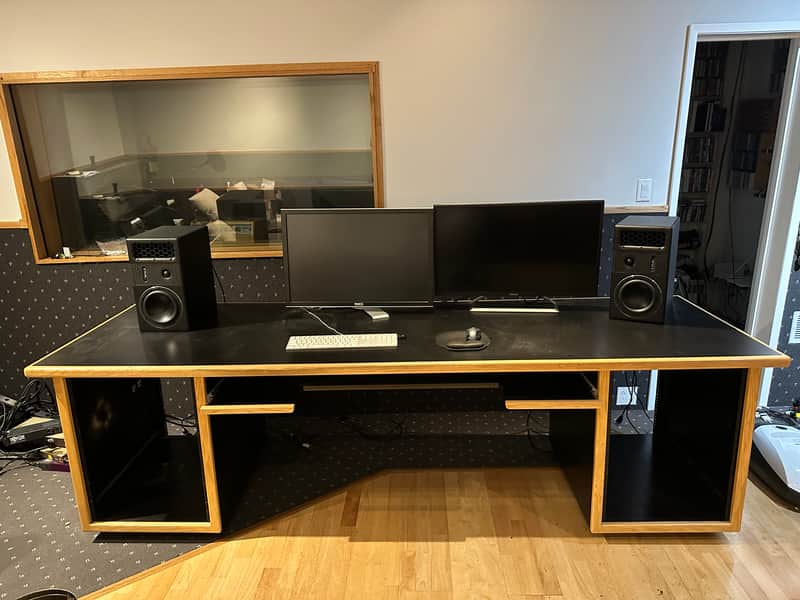 KK Audio Studio Workstation 2010 - Oak image 1