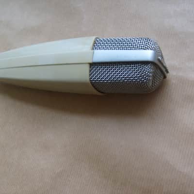 Sennheiser MD 421 Cardioid Dynamic Microphone image 2